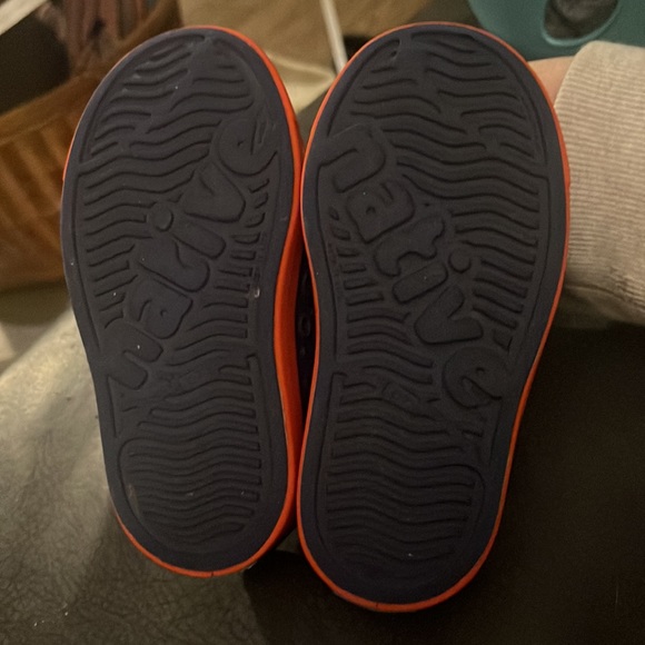 Native slip on toddler shoes, size c7 - Picture 3 of 4